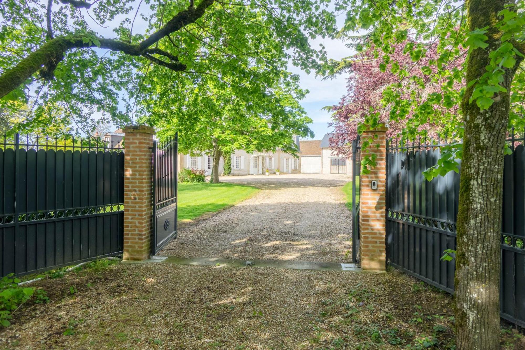 Chateau du cas rouge Neuville-aux-Bois Extérieur photo