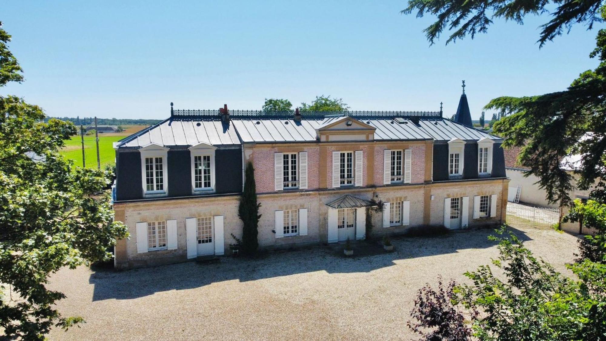 Chateau du cas rouge Neuville-aux-Bois Extérieur photo